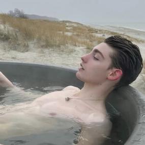 6686体育app官方作者Ezra