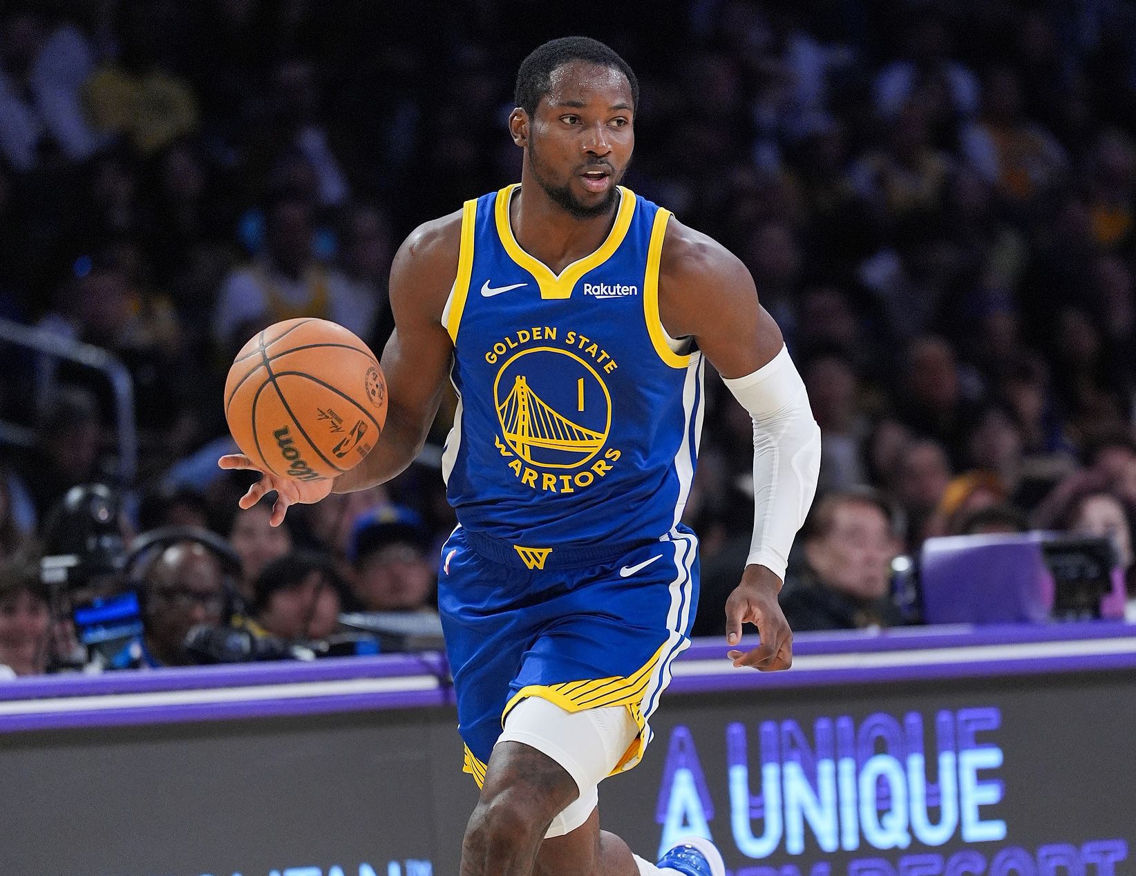 库明加打后备队员！科尔：这不是针对某个球员，而是关乎整个团队